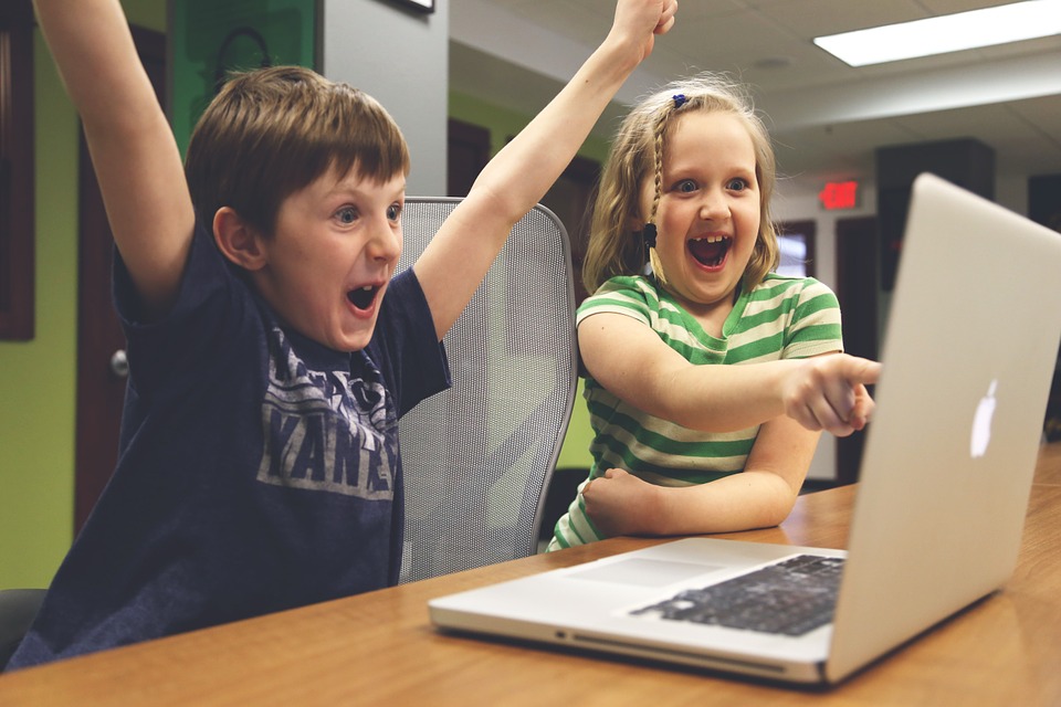 kids and laptop